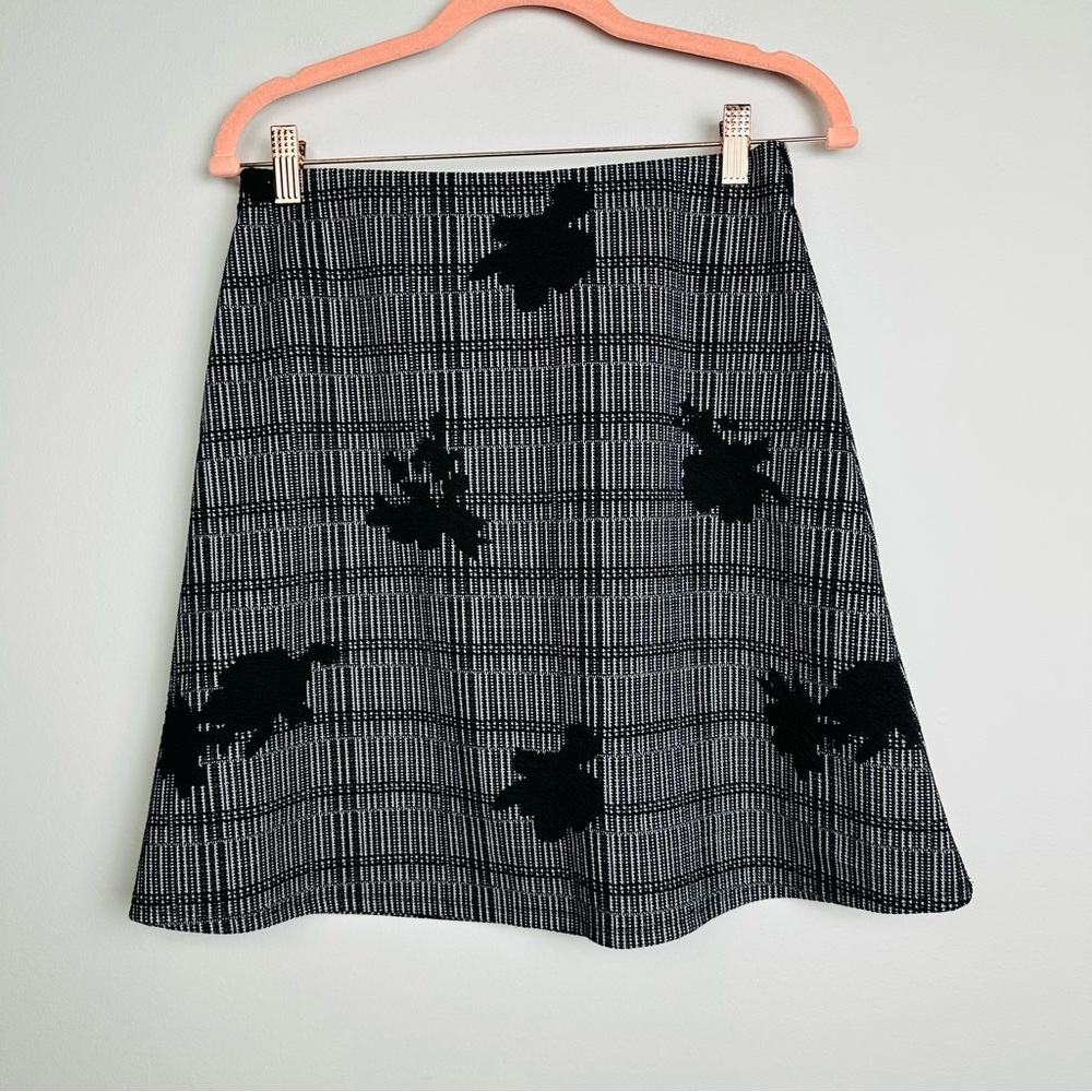 Margaret M Black and Gray Floral Textured Knit A-Line Skirt Size Small